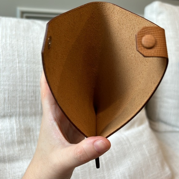 Brand new hermes tarmac passport holder Epsom gold color, with box - Picture 5 of 5